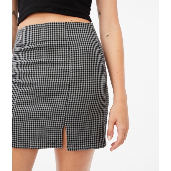 Aeropostale Plaid Notched-Hem Mini Skirt - Picture 1 of 12